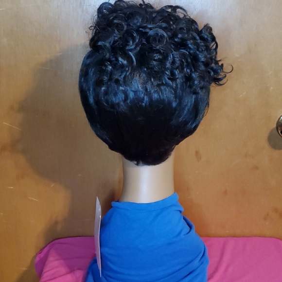 Short Black Wig With Curls - Picture 4 of 4